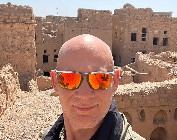 Max Moscuzza Moto tour in Oman. Tanuf ruins